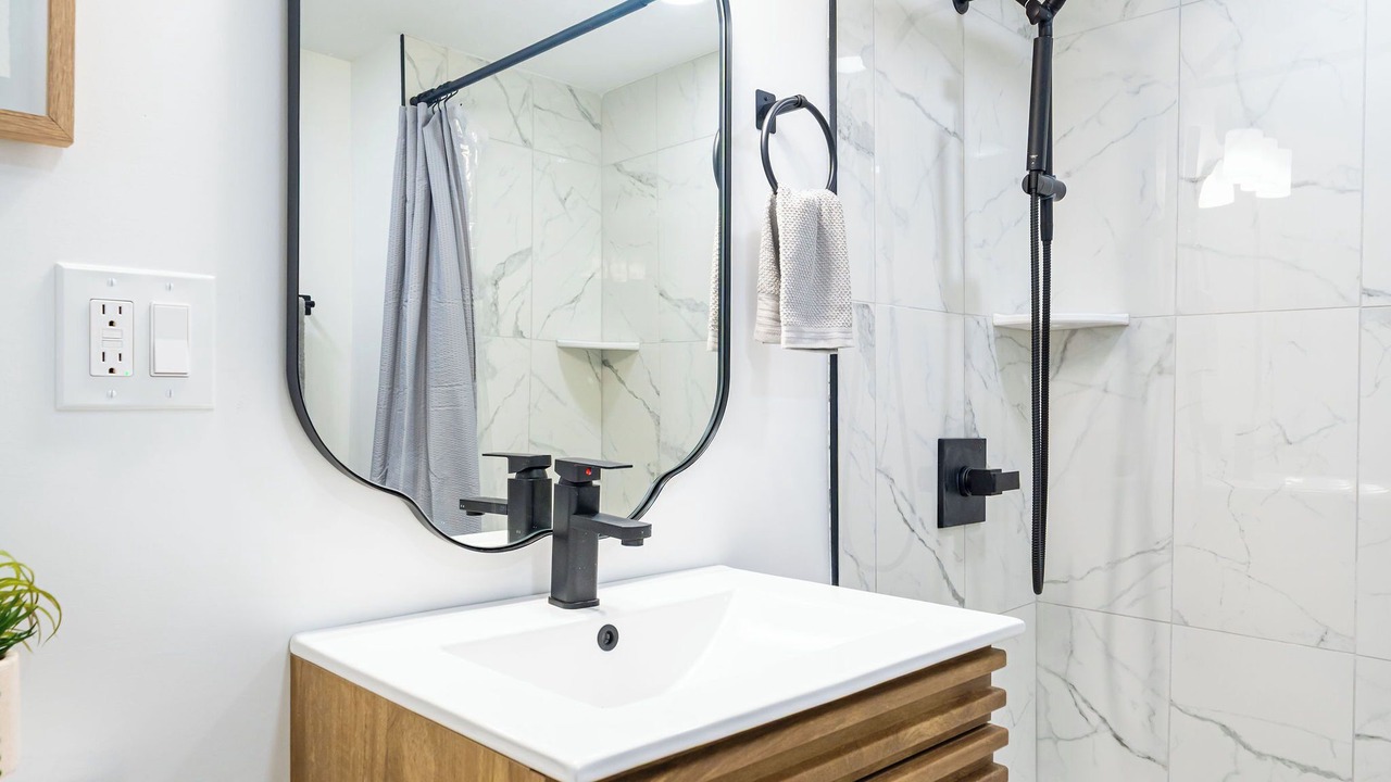 Photo of Bathroom in Summit Station