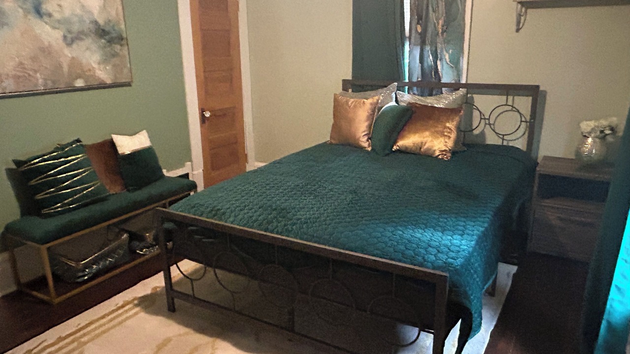 Photo of Bedroom in Highland Square