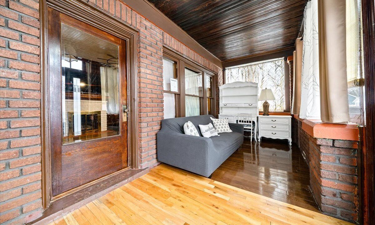 Photo of Livingroom in Erie