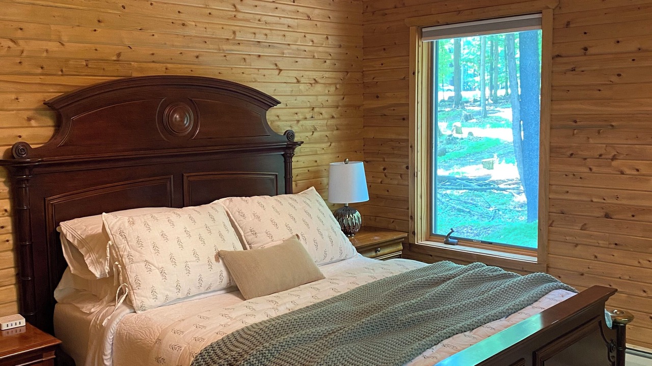 Photo of Bedroom in Treasure Lake