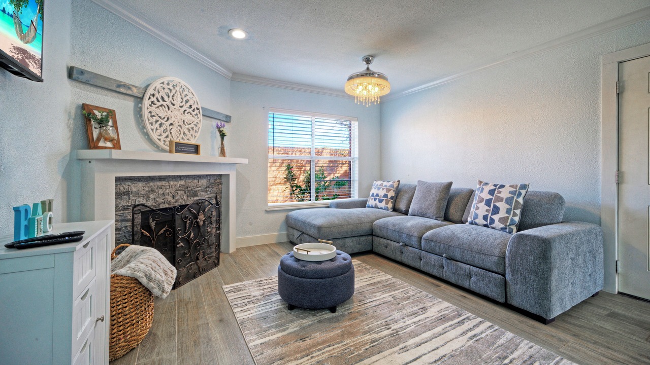Photo of Livingroom in Bay Area