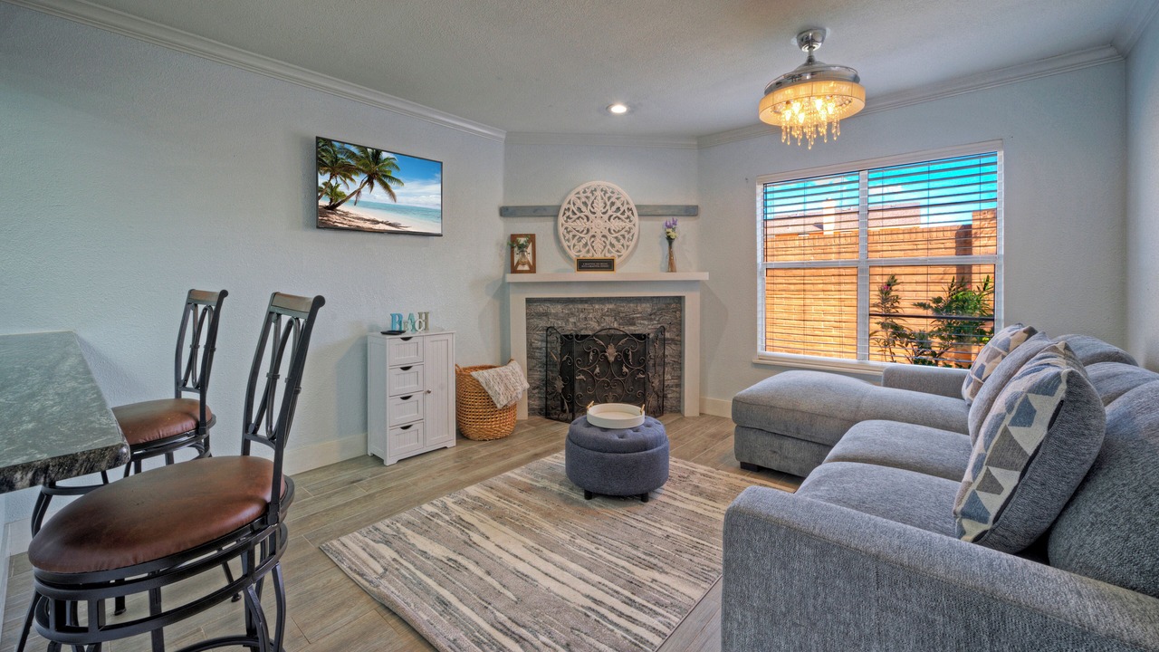 Photo of Livingroom in Bay Area