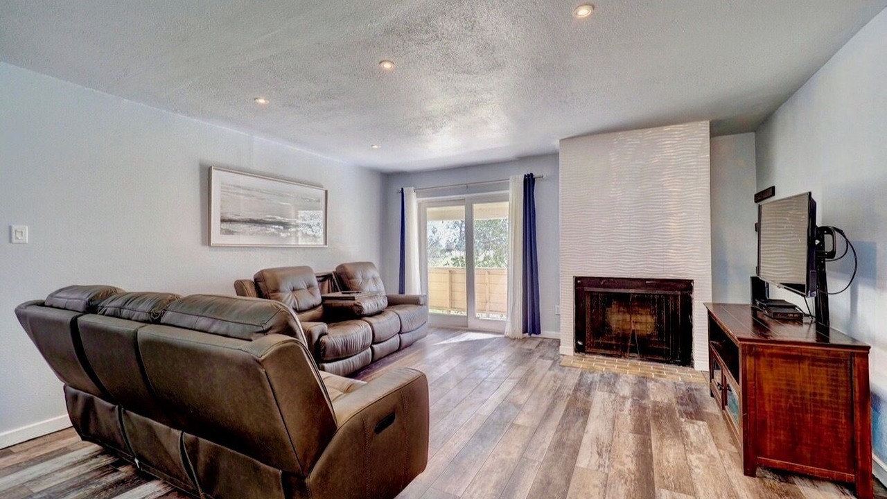Photo of Livingroom in Bay Area