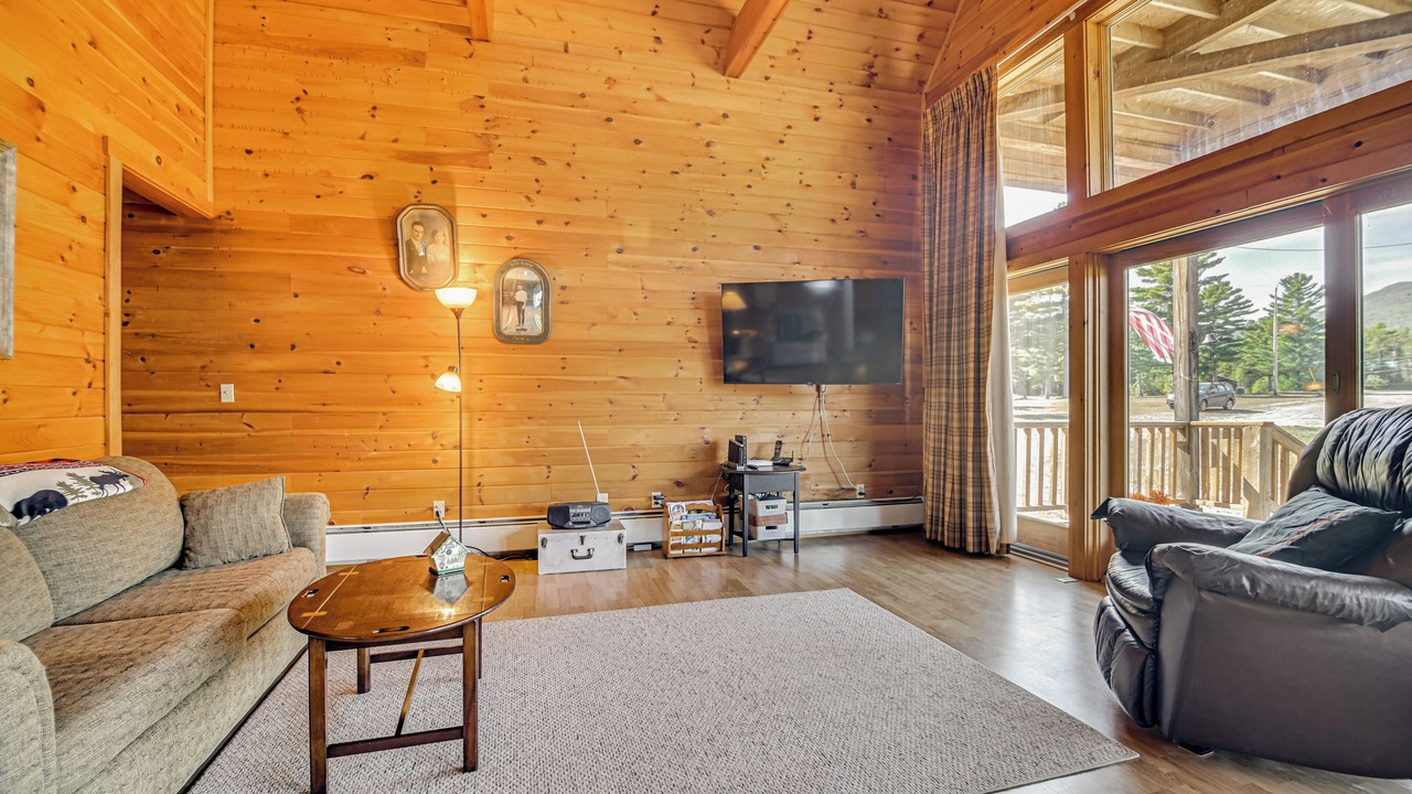 Photo of Livingroom in East Central Franklin