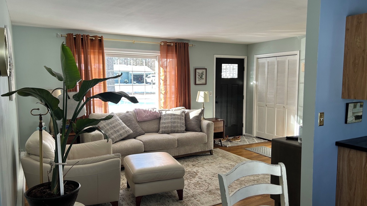 Photo of Livingroom in Warren South