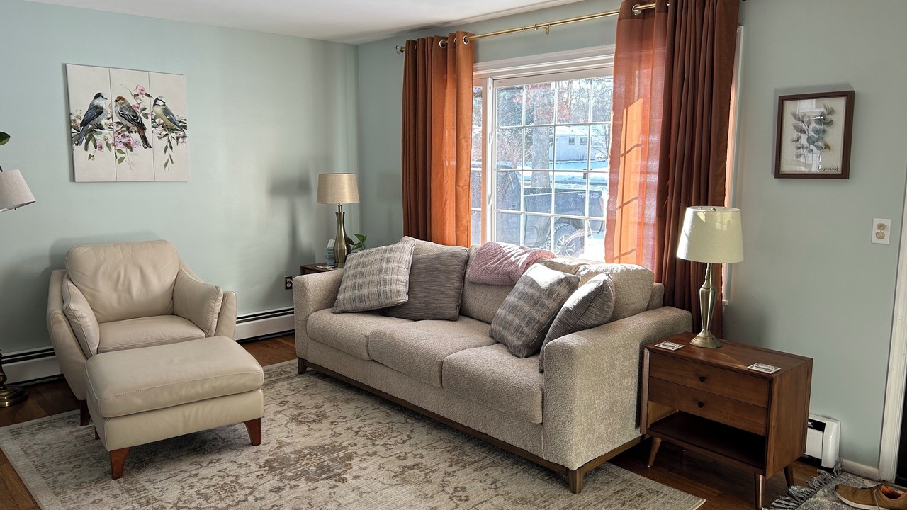 Photo of Livingroom in Warren South