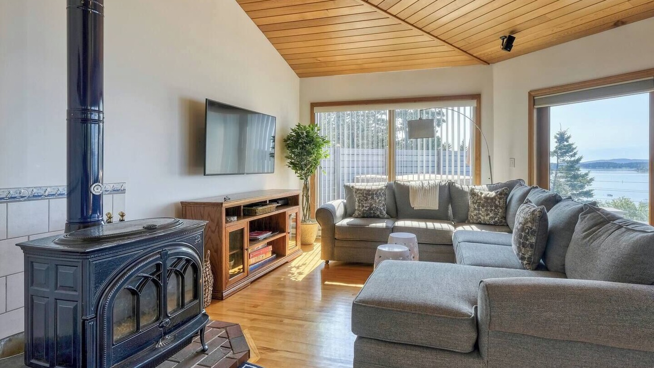 Photo of Livingroom in Stonington