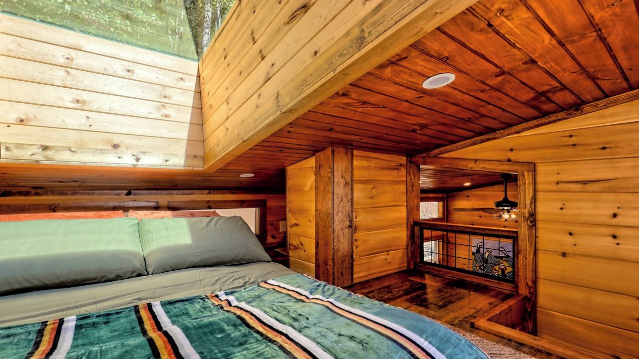 Photo of Bedroom in Hayesville