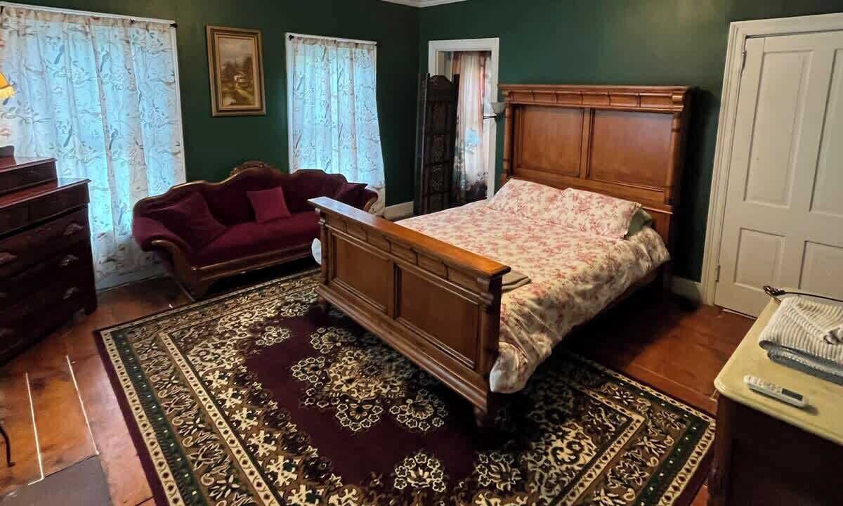 Photo of Bedroom in Seneca Falls