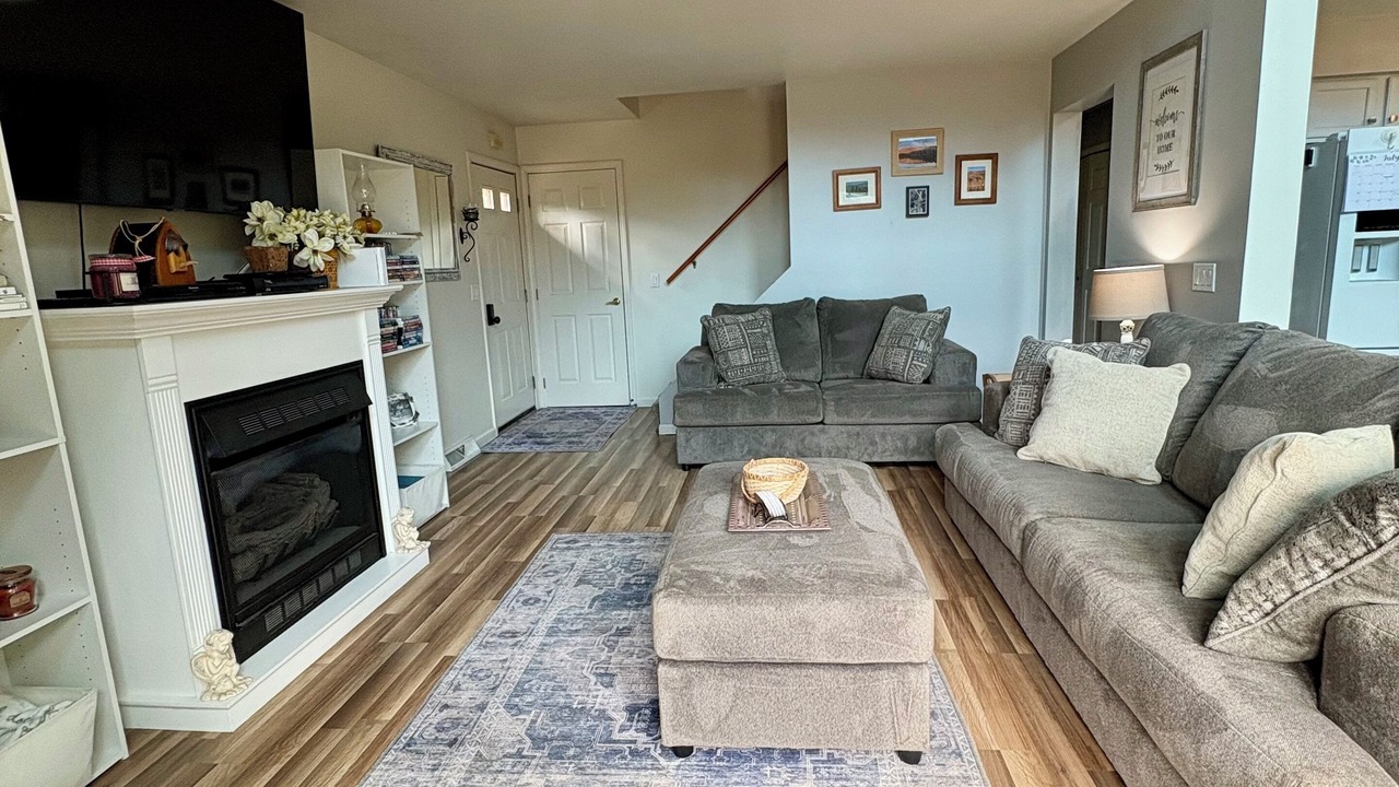 Photo of Livingroom in James Creek