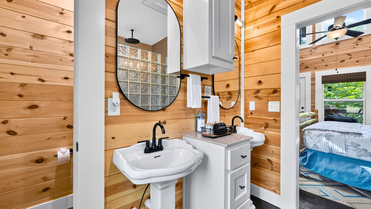Photo of Bathroom in Golden