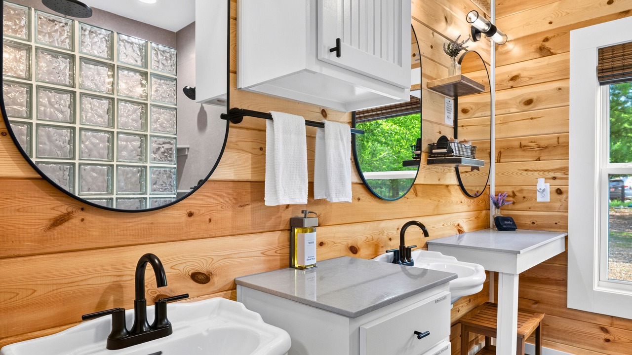Photo of Bathroom in Golden