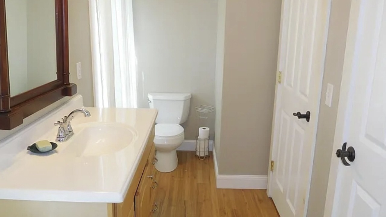 Photo of Bathroom in Gardiner