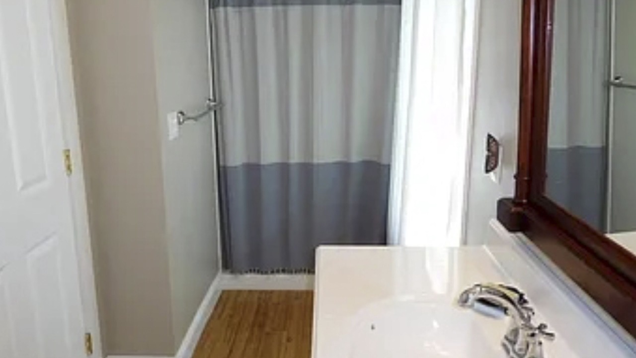 Photo of Bathroom in Gardiner