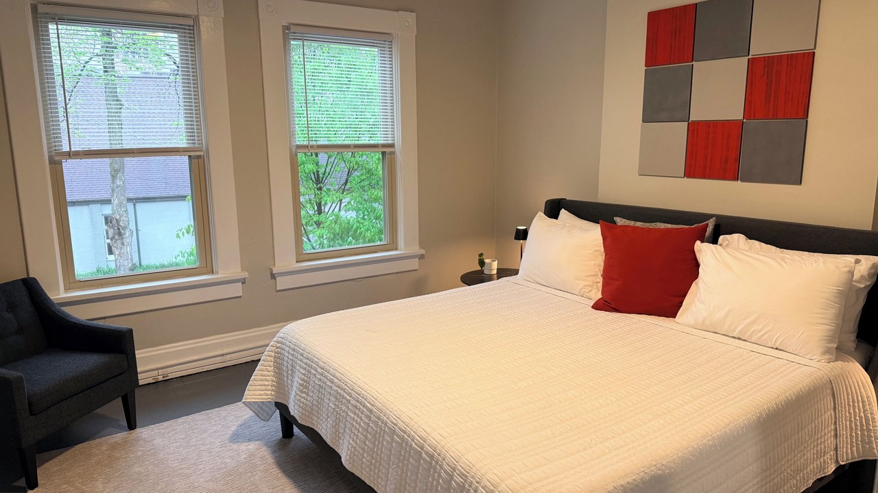 Photo of Bedroom in University District