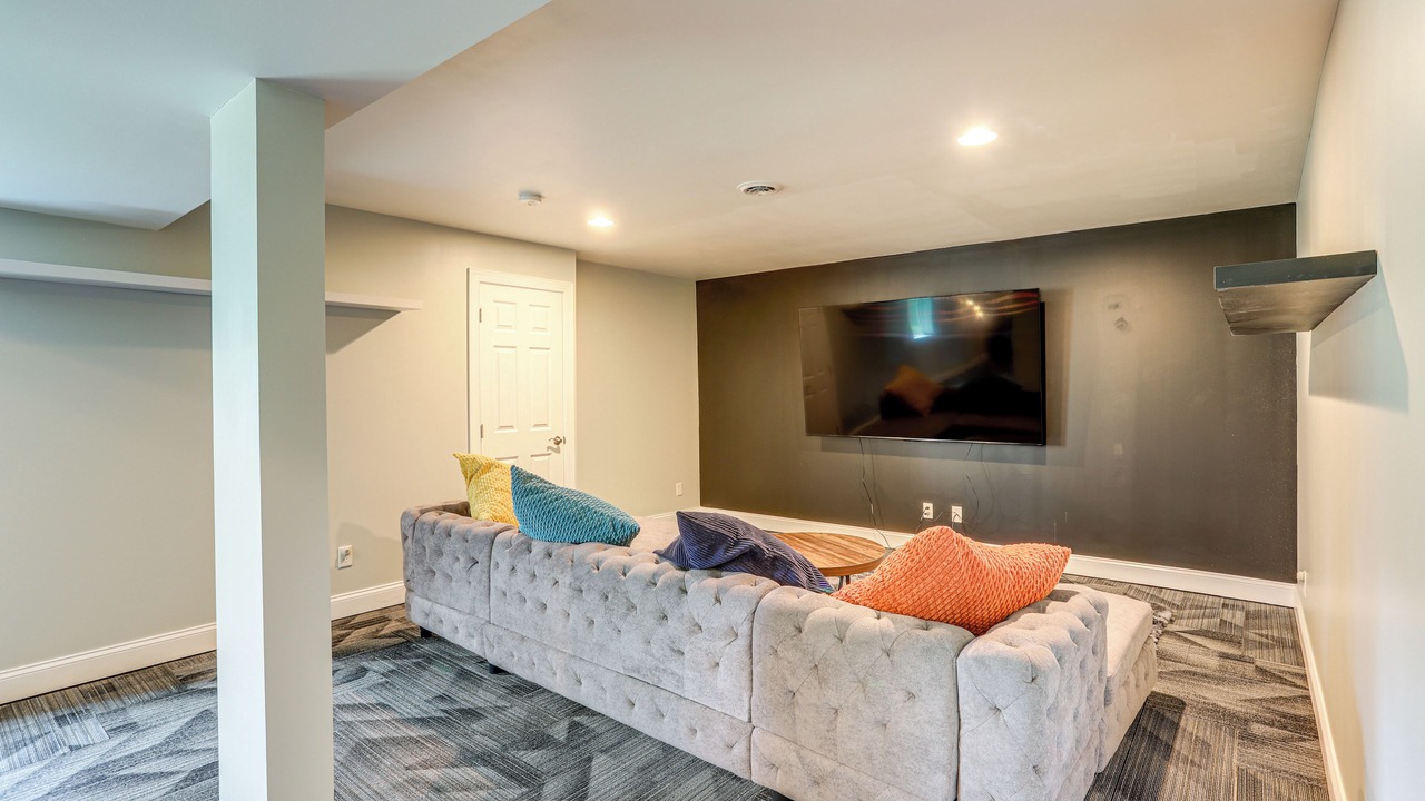 Photo of Livingroom in Collins Center