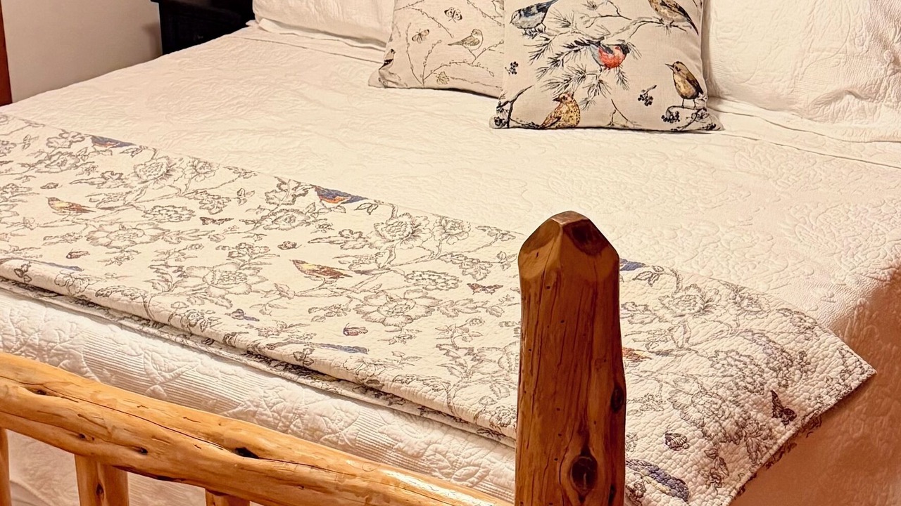 Photo of Bedroom in Raccoon Ridge