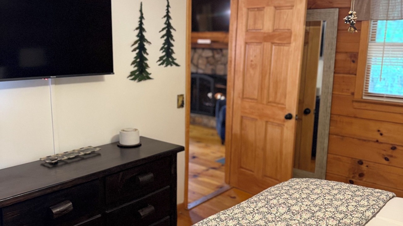 Photo of Bedroom in Raccoon Ridge