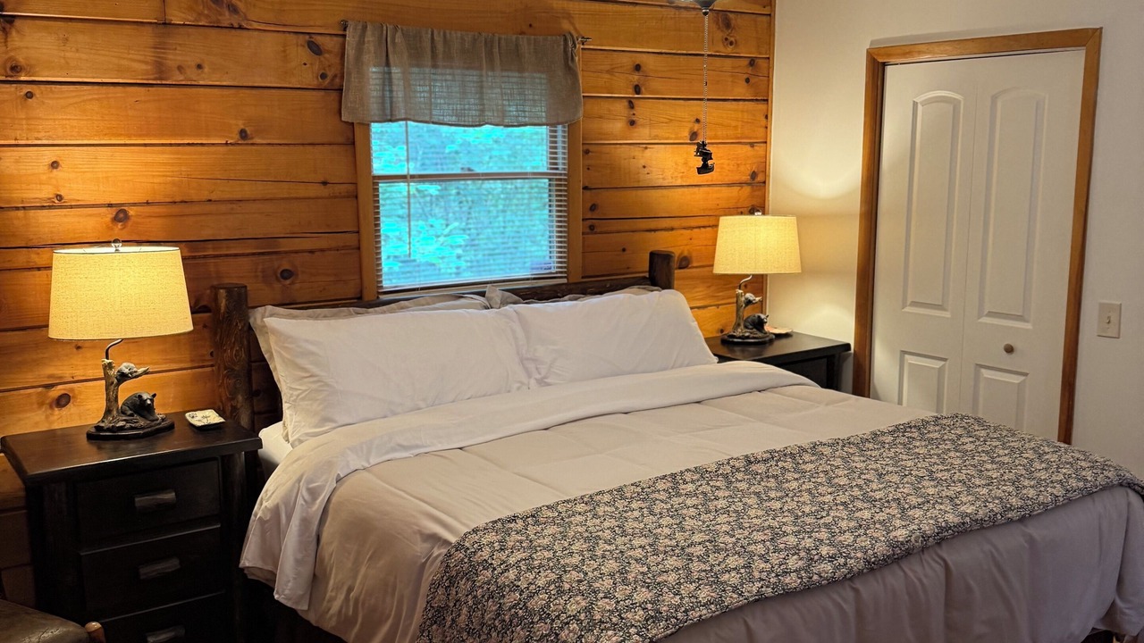 Photo of Bedroom in Raccoon Ridge