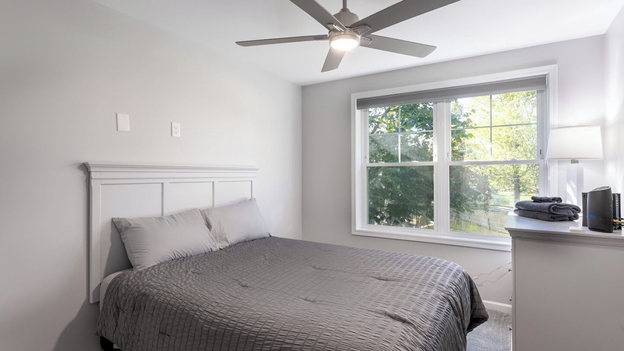 Photo of Bedroom in Lake Erie Beach