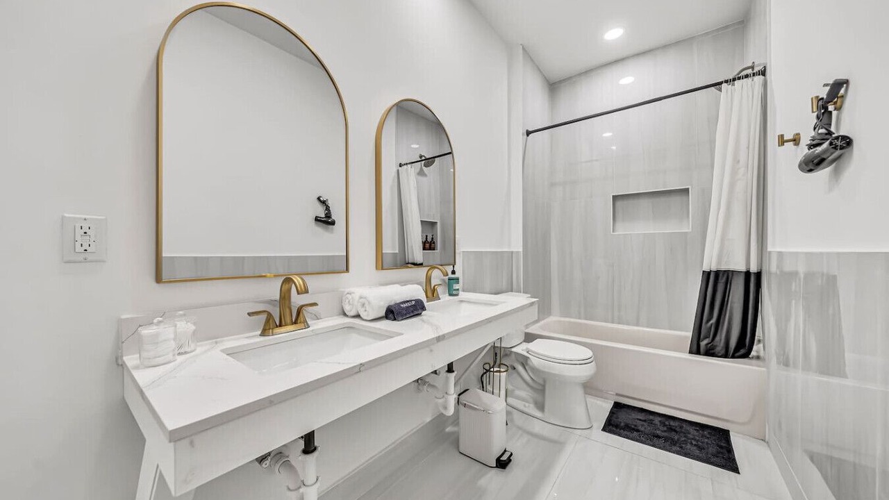 Photo of Bathroom in Front Park