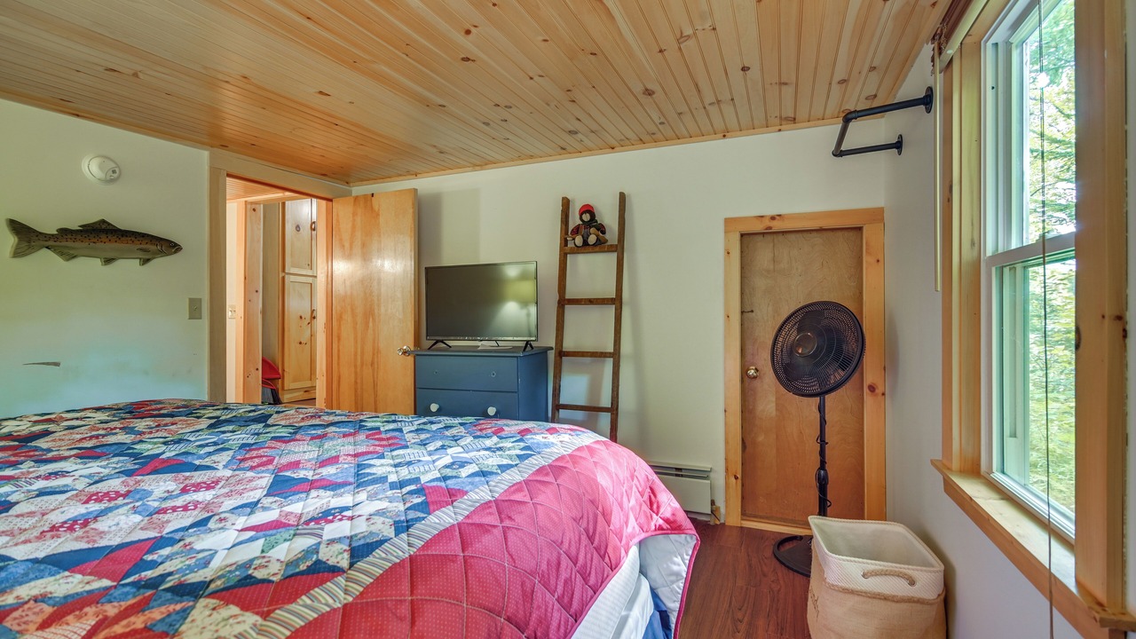 Photo of Bedroom in Magalloway Plantation