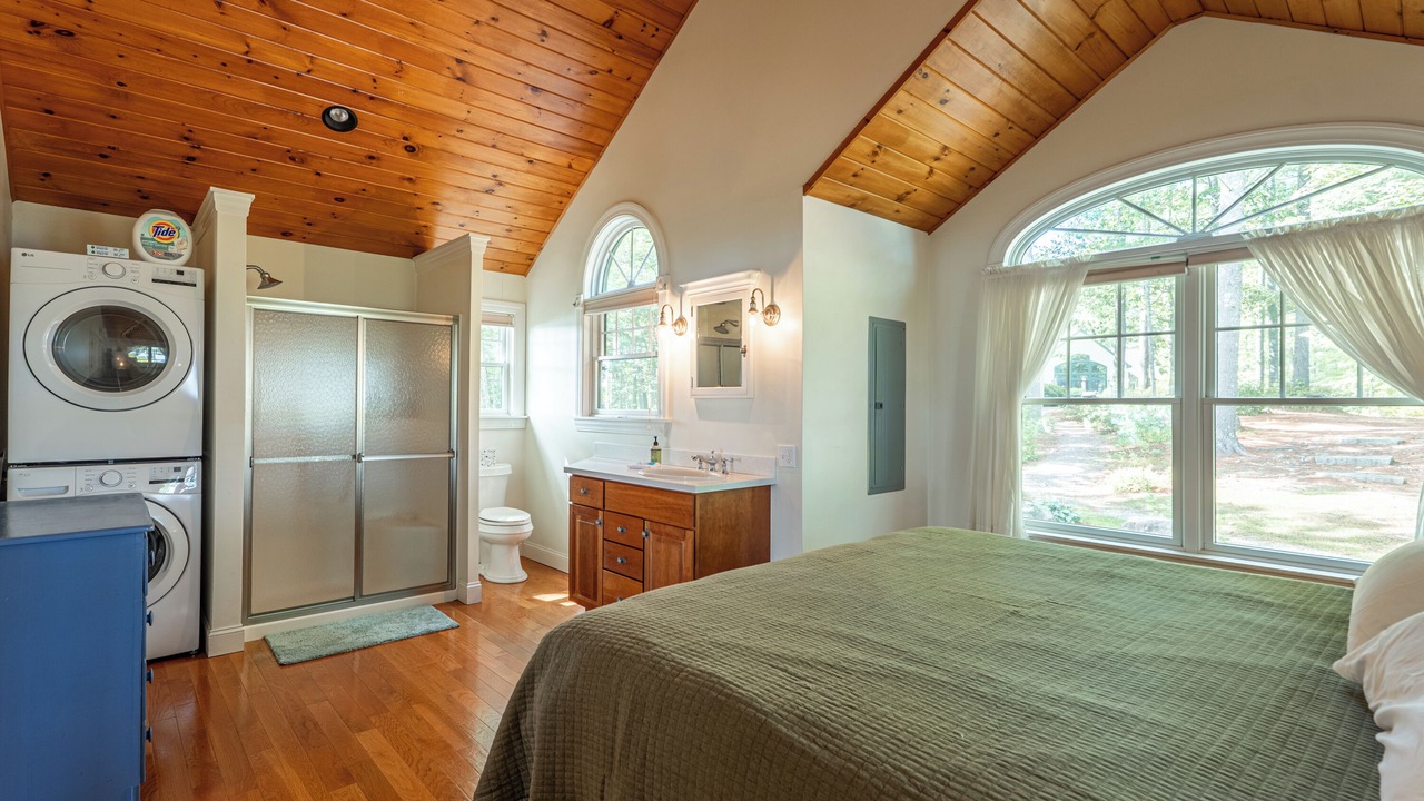 Photo of Bedroom in Raymond