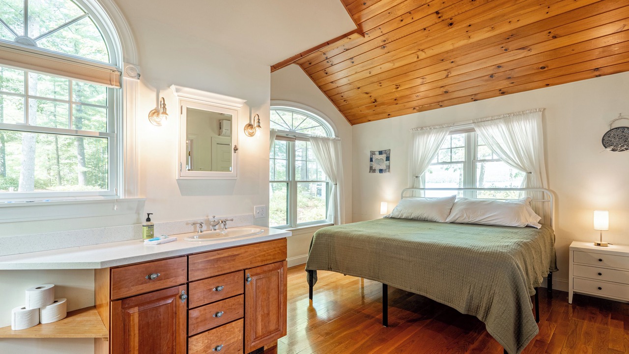 Photo of Bedroom in Raymond