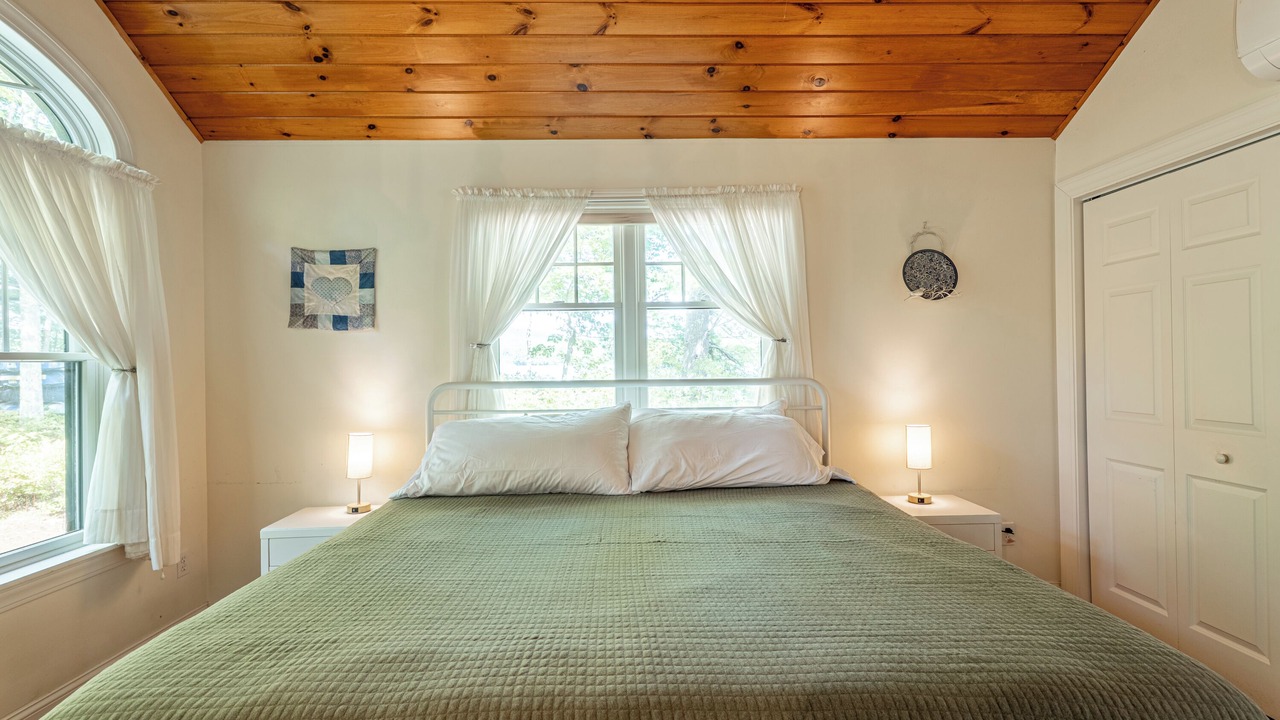 Photo of Bedroom in Raymond