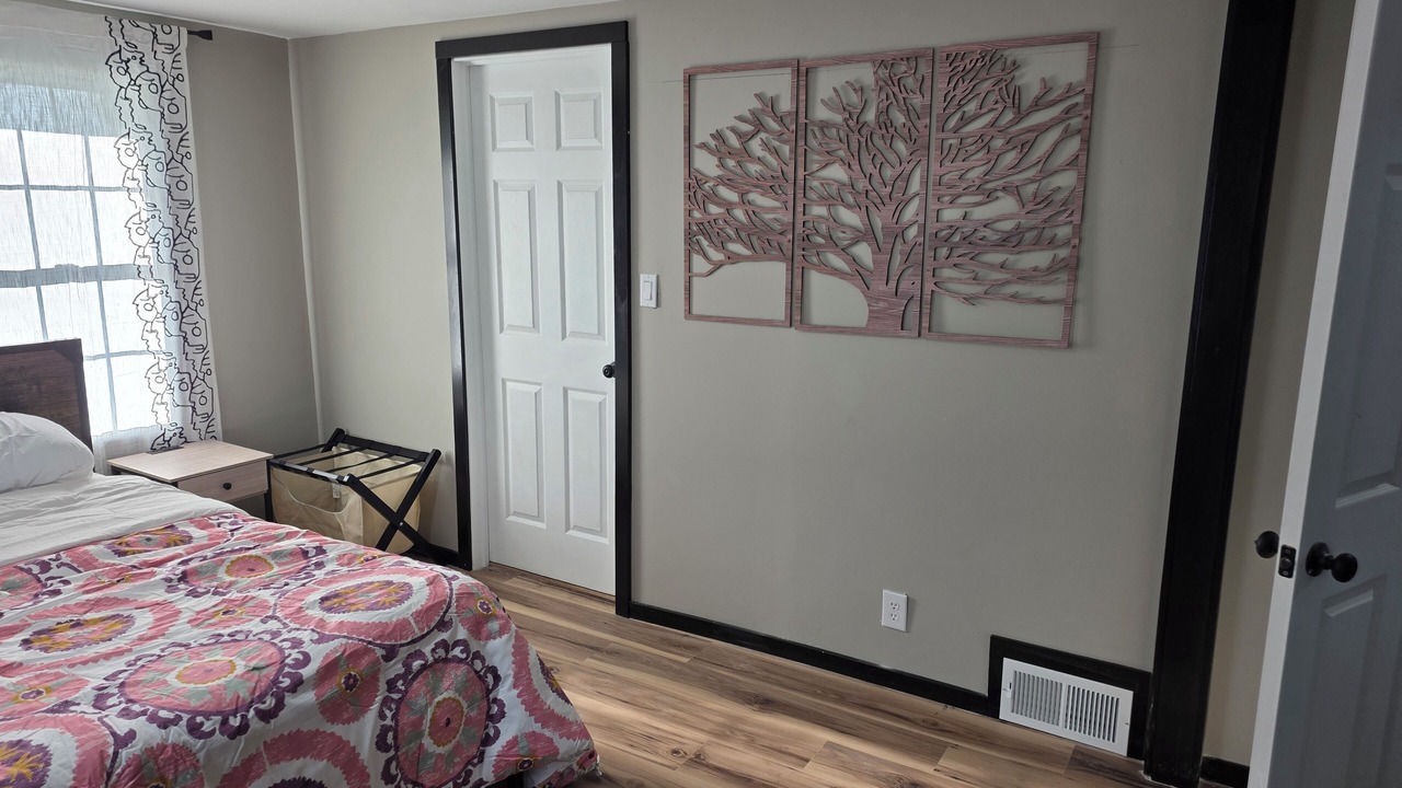 Photo of Bedroom in Cuyahoga Falls