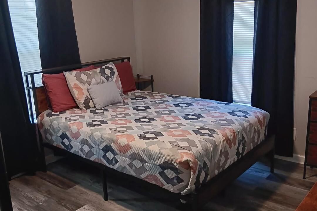 Photo of Bedroom in Central City