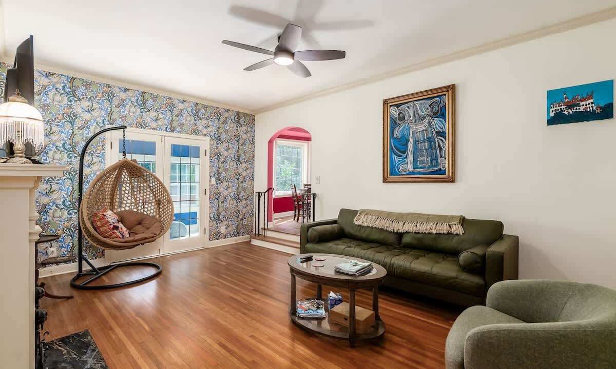 Photo of Livingroom in Clintonville