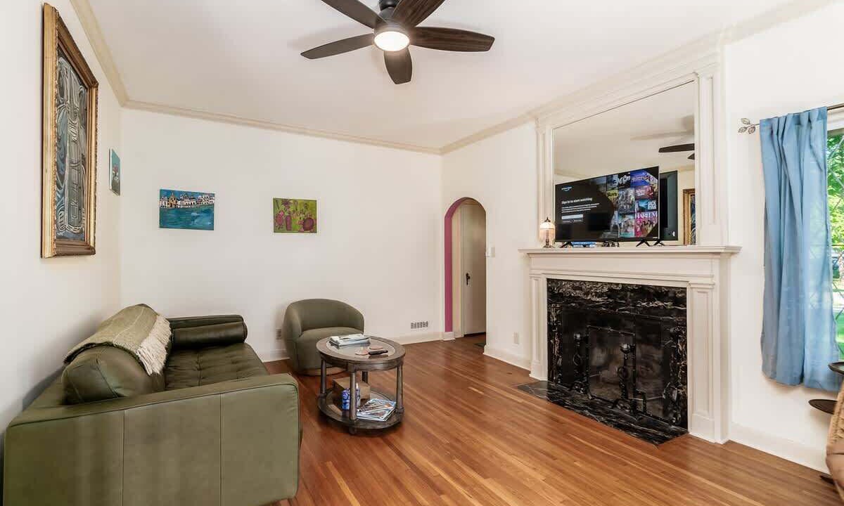 Photo of Livingroom in Clintonville