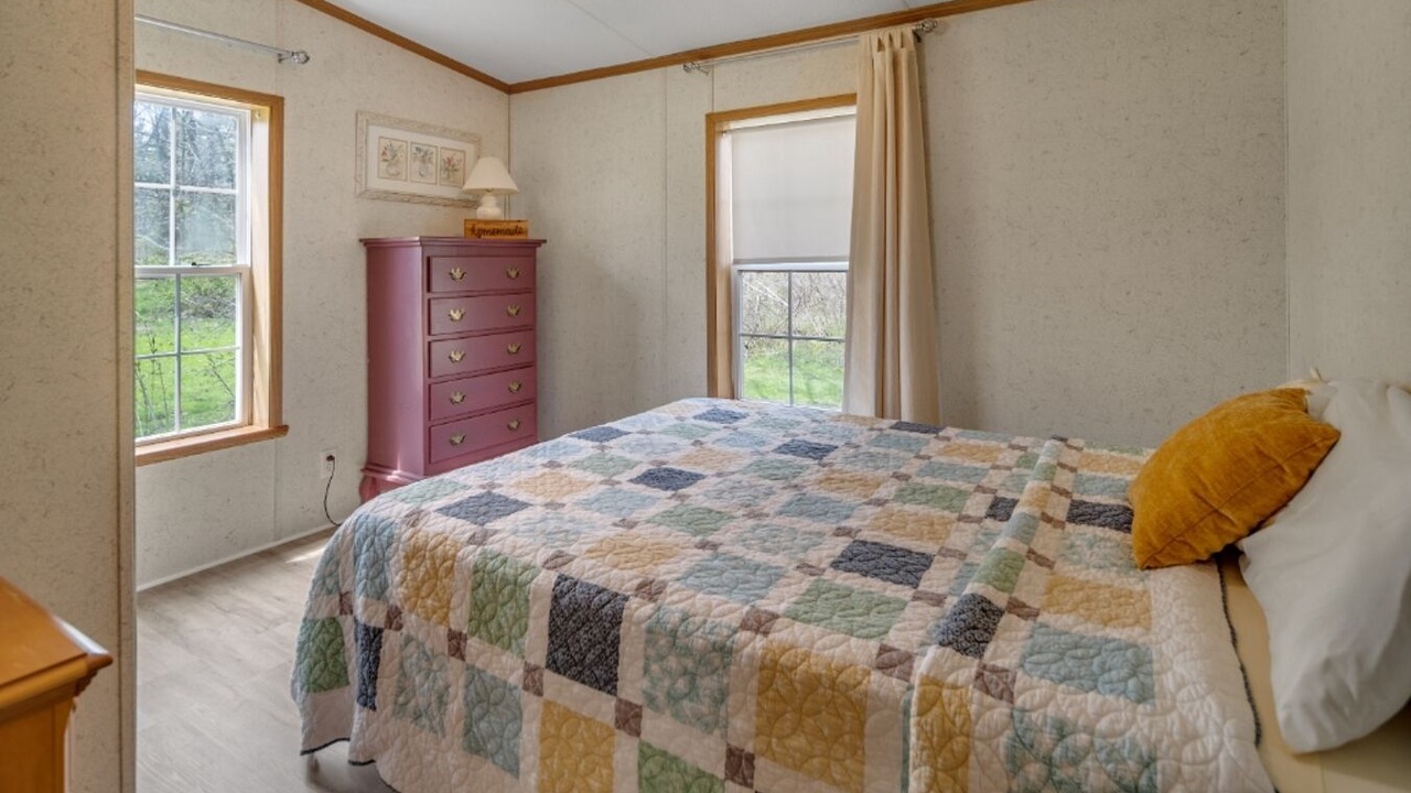 Photo of Bedroom in Seneca Falls