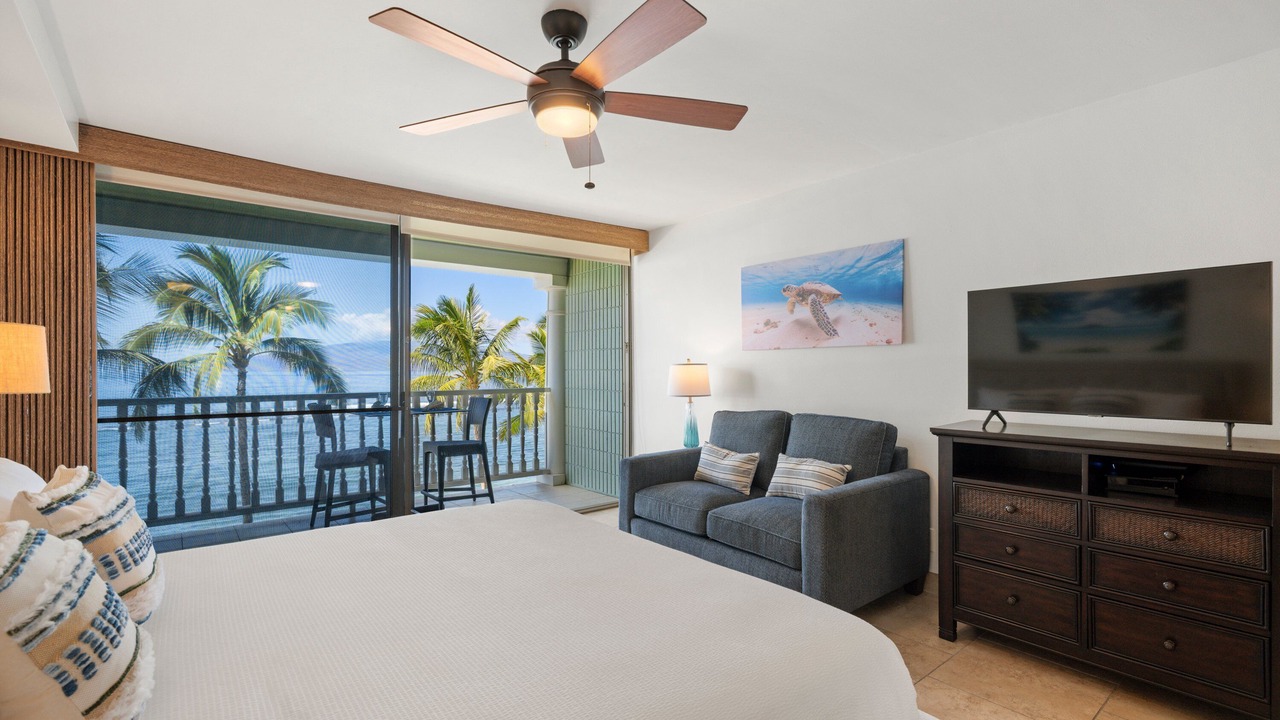 Photo of Bedroom in Historic Lahaina Front Street