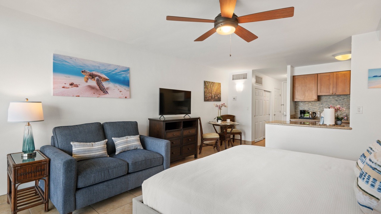 Photo of Bedroom in Historic Lahaina Front Street