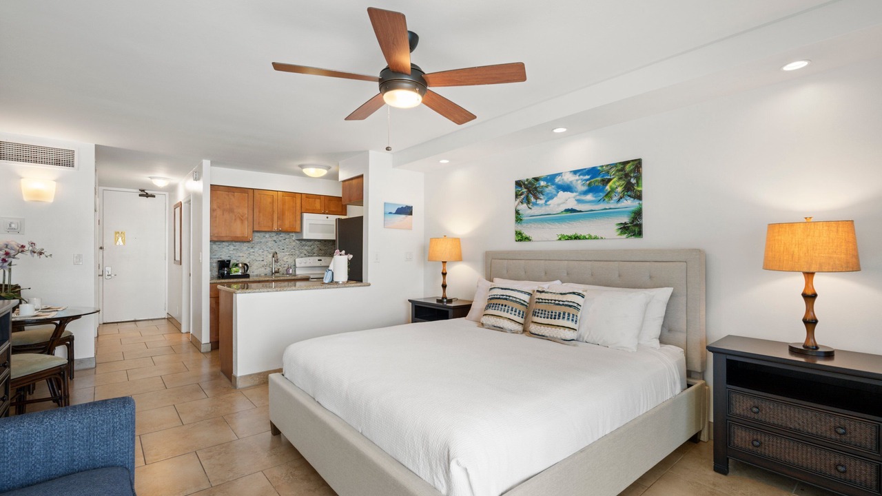 Photo of Bedroom in Historic Lahaina Front Street