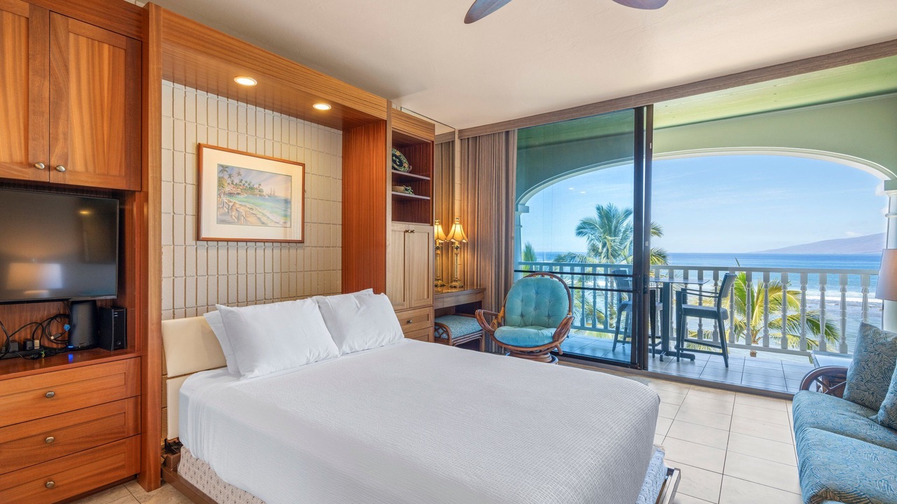 Photo of Bedroom in Historic Lahaina Front Street