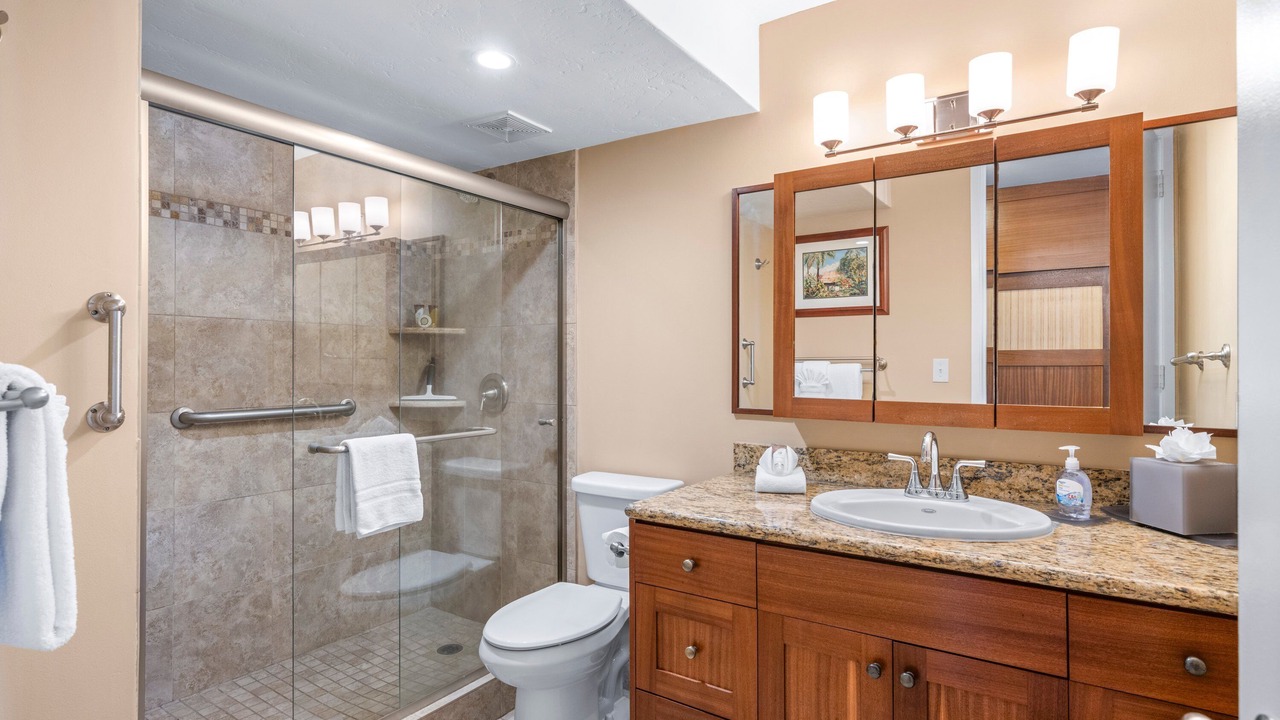Photo of Bathroom in Historic Lahaina Front Street
