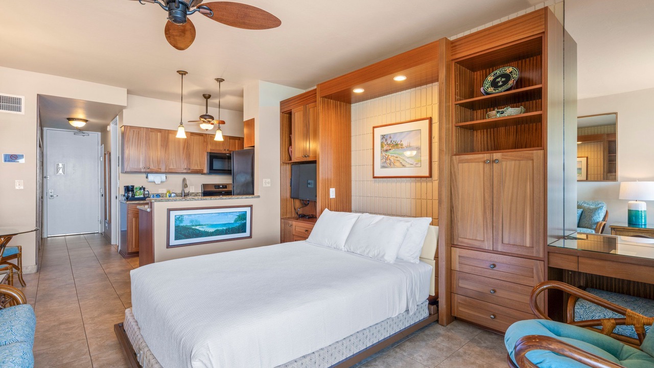Photo of Bedroom in Historic Lahaina Front Street