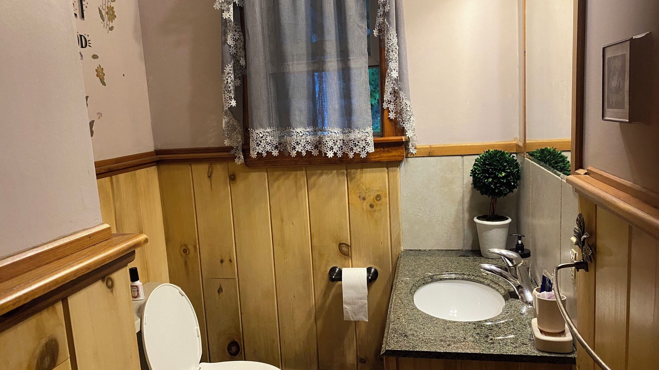 Photo of Bathroom in Day