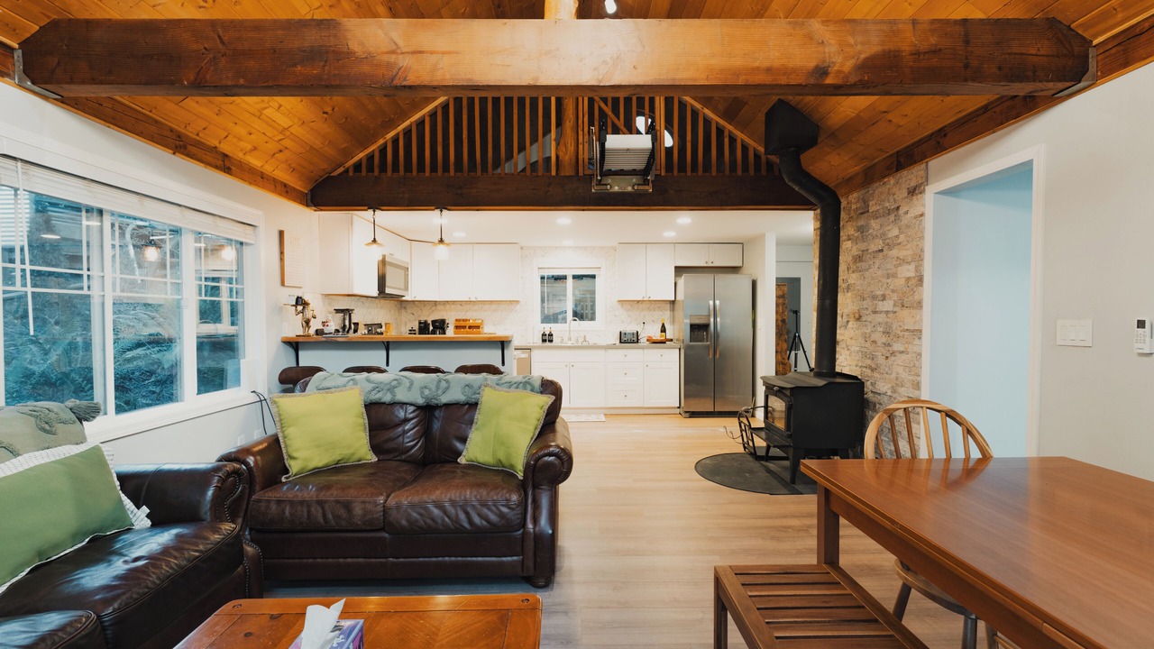 Photo of Livingroom in Gold Bar