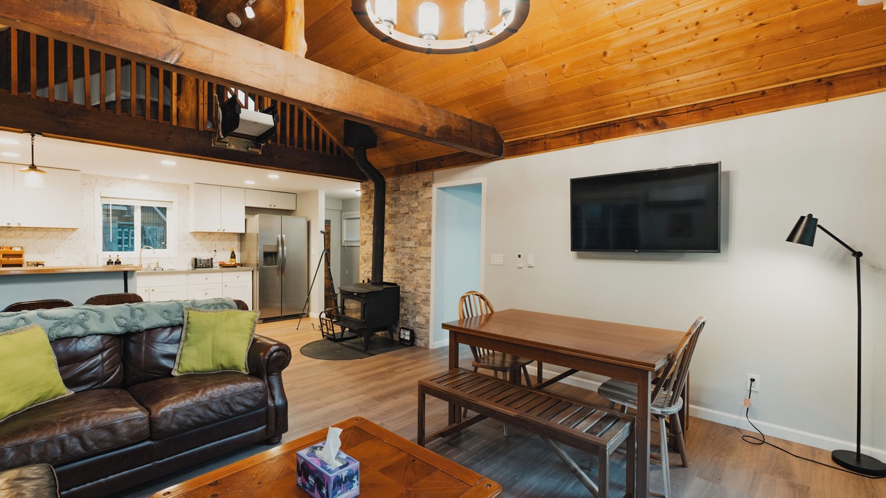 Photo of Livingroom in Gold Bar