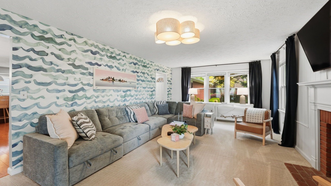 Photo of Livingroom in Madison-on-the-Lake