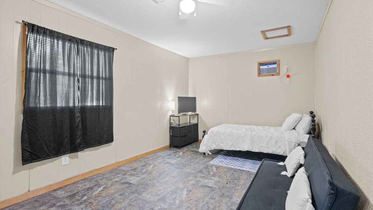 Photo of Bedroom in Valliant