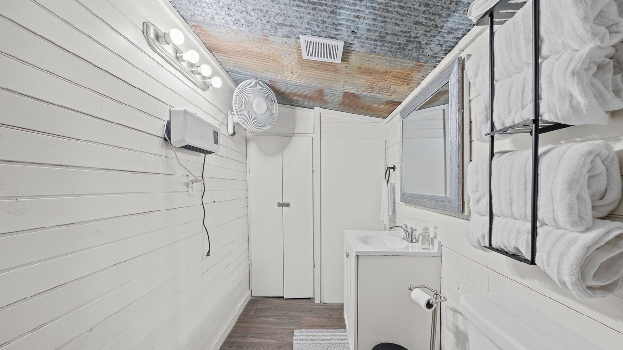 Photo of Bathroom in Valliant