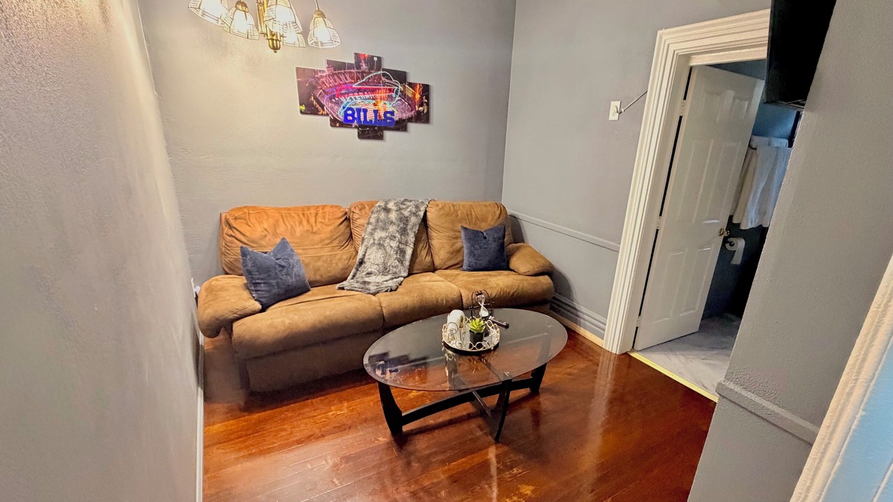 Photo of Livingroom in Front Park