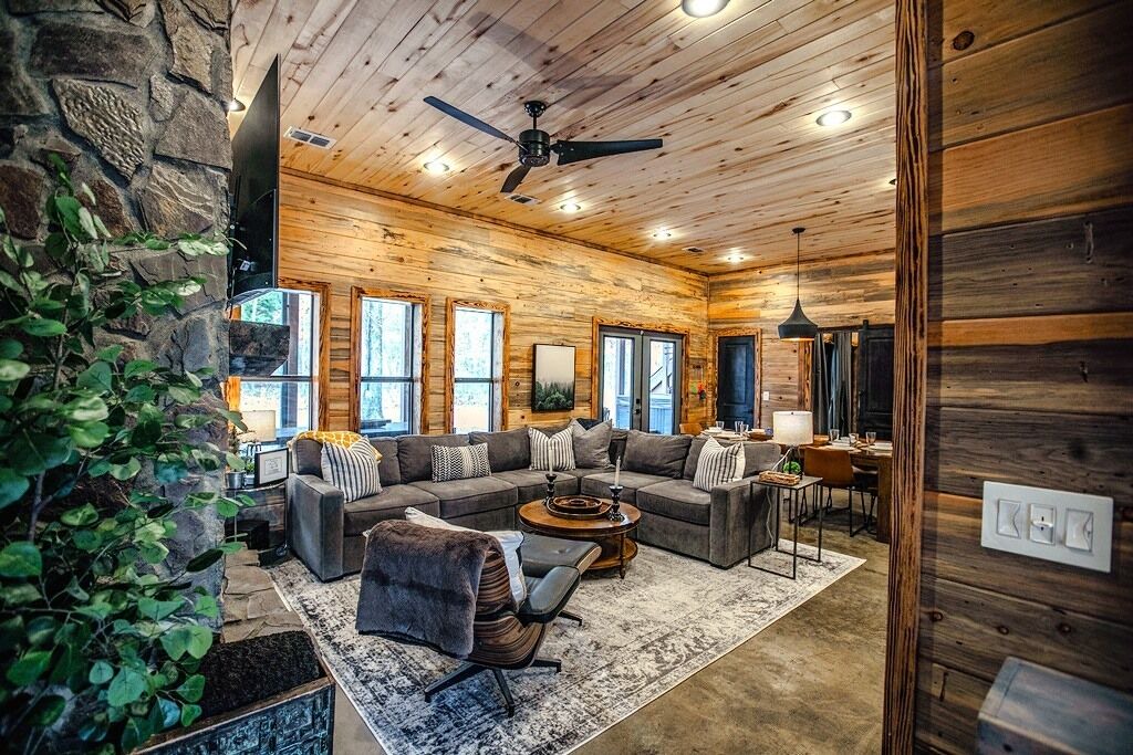 Photo of Livingroom in Hochatown