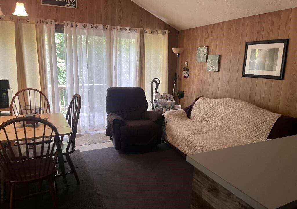 Photo of Livingroom in Russell