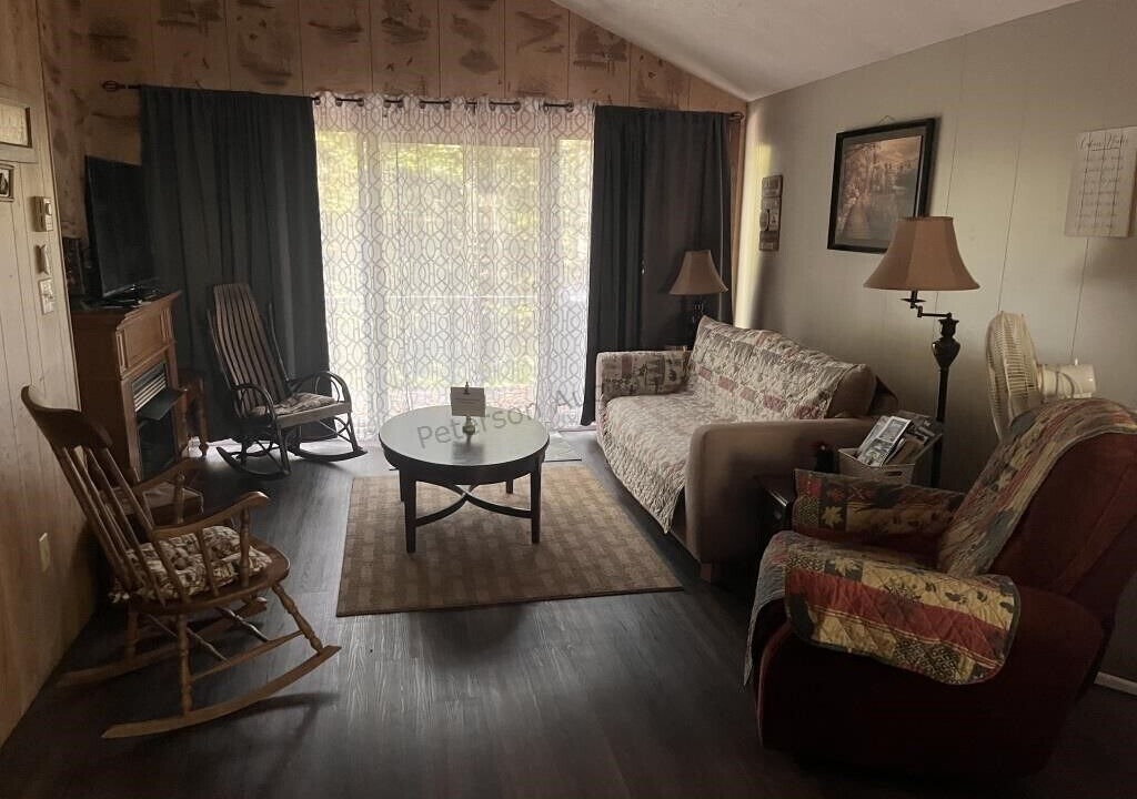 Photo of Livingroom in Russell